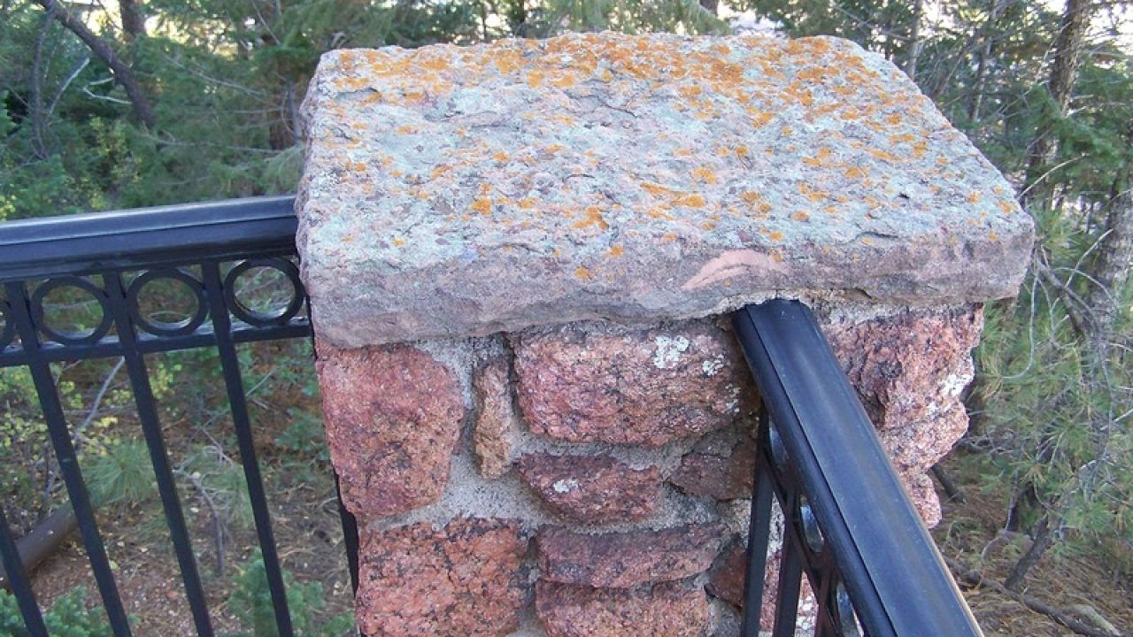 Build stone pillars for entrance entries or corners of the fence