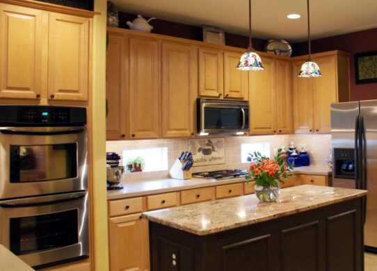 How much does it cost to replace the kitchen cabinets