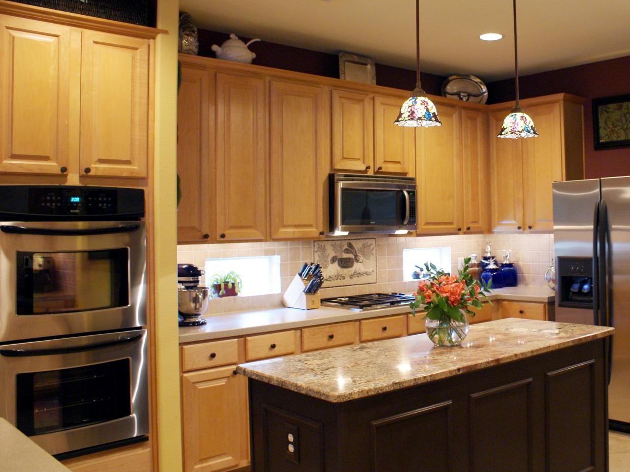 How much does it cost to replace the kitchen cabinets