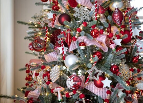 Red and white Christmas tree ideas