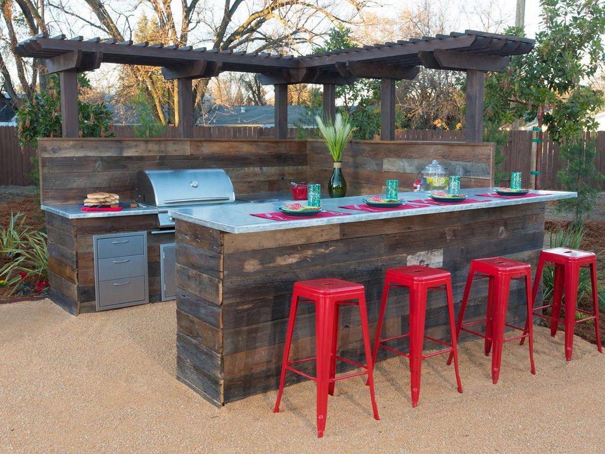 Small designs of outdoor bars that you can organize in your backyard